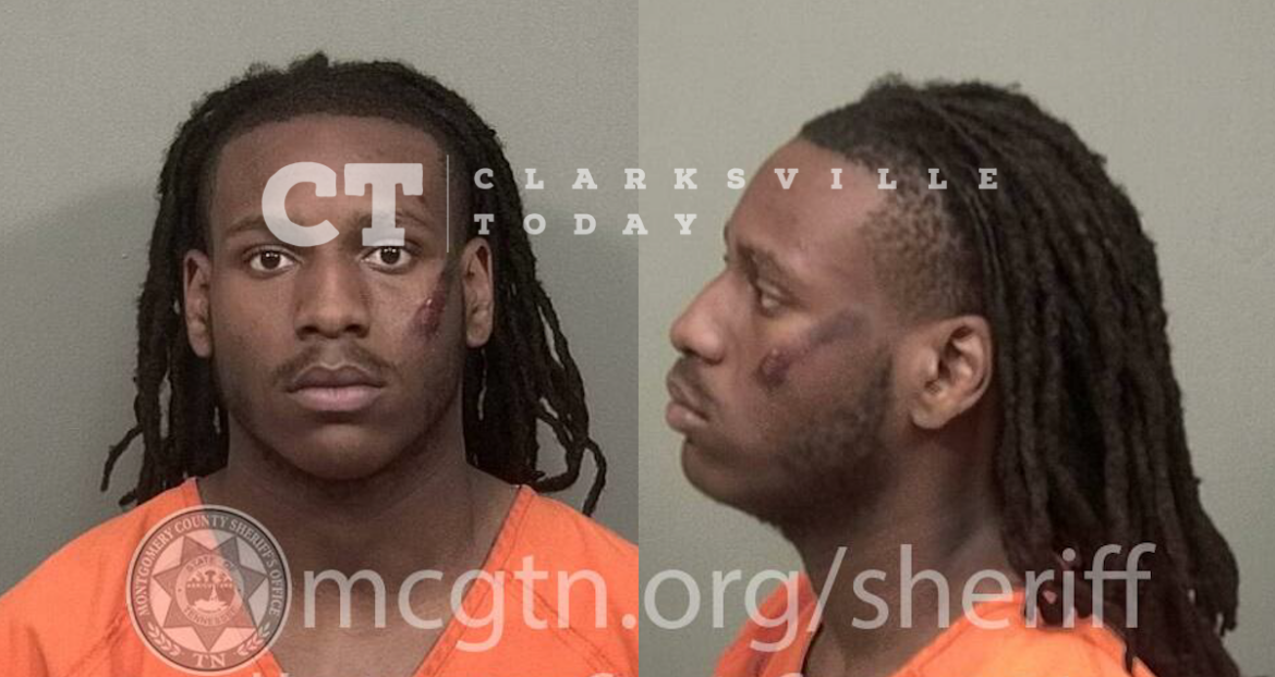 Dequaveion Moore punches officer in face after stealing from Walmart